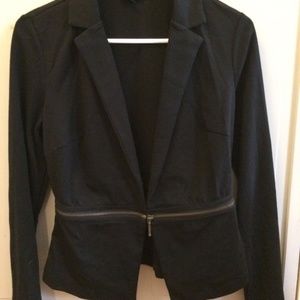 Wessaio Convertible Black Zipper Blazer